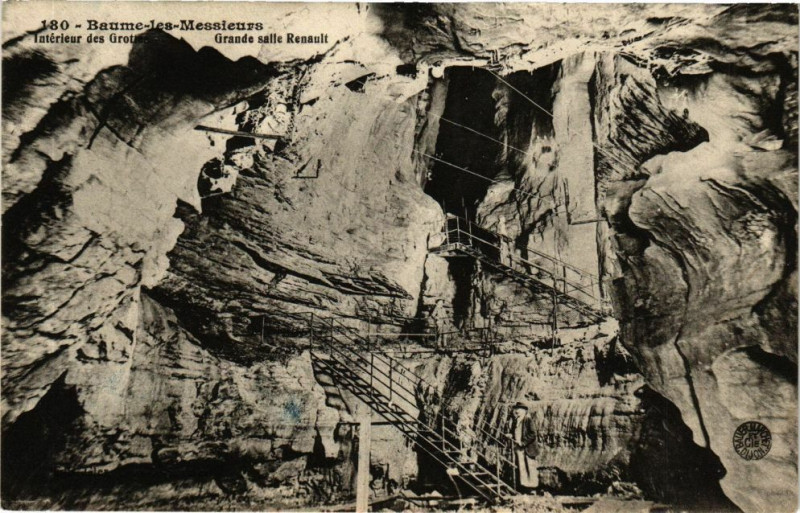 Carte postale ancienne Baume-les-Messieurs Interieur des Grottes - Grande Salle Renault à Baume-les-Messieurs
