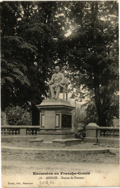 Carte postale ancienne Arbois - Statue de Pasteur à Arbois