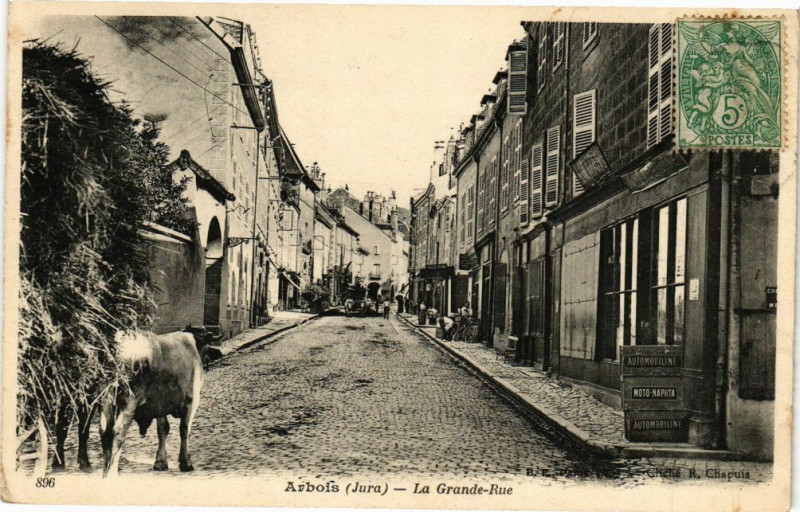 Carte postale ancienne Arbois - La Grande rue à Arbois