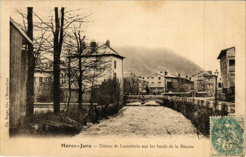 Carte postale ancienne Morez - Usines et Lunetterie sur les bords de la Bienne
