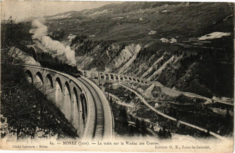 Carte postale ancienne Morez - Le train sur le Viaduc des Crottes