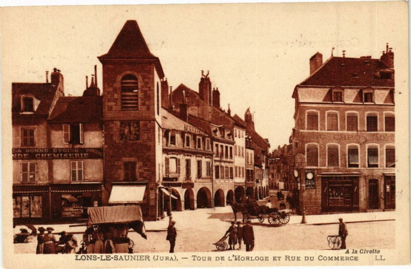 Carte postale ancienne Lons-le-Saunier - Tour de l'Horloge et rue du Commerce à Lons-le-Saunier