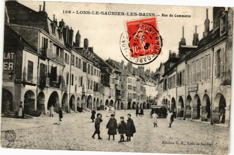 Carte postale ancienne Lons-le-Saunier - rue du Commerce à Lons-le-Saunier