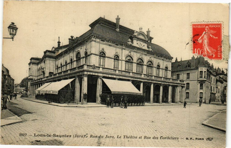 Carte postale ancienne Lons-le-Saunier - Le Theatre et Rue des Cordeliers à Lons-le-Saunier