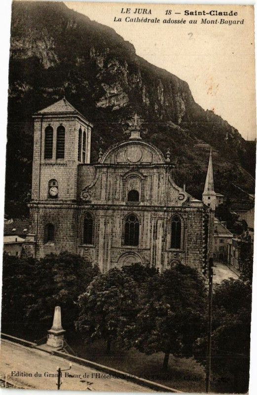 Carte postale ancienne Saint-Claude - Cathédrale adossée au Mont-Bayard à Saint-Claude