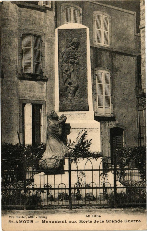 Carte postale ancienne Saint-Amour - Monument aux Morts à Saint-Amour