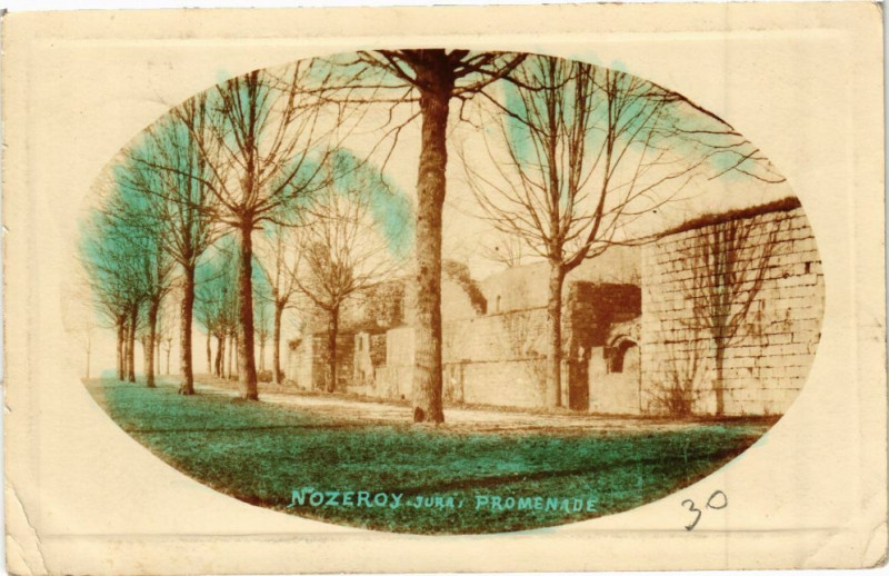 Carte postale ancienne Nozeroy - Promenade à Nozeroy