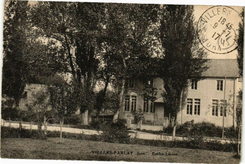 Carte postale ancienne Villers-Farlay - Ecole Libre à Villers-Farlay