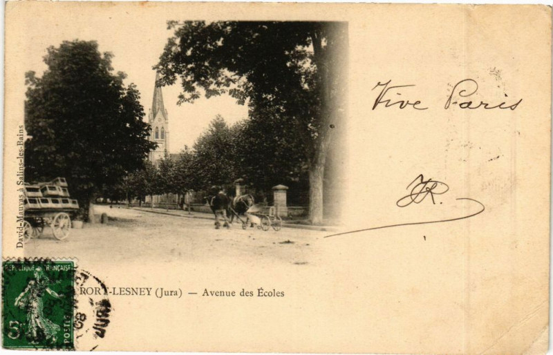 Carte postale ancienne Port-Lesney - Avenue des Ecoles à Port-Lesney