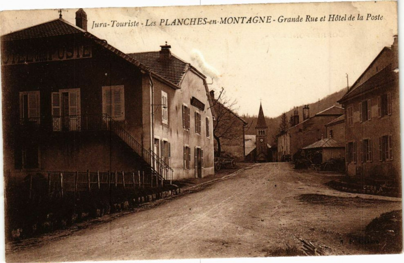 Carte postale ancienne Les Planches-en-Montagne - La Grande Rue et Hotel de la Poste aux Planches-en-Montagne