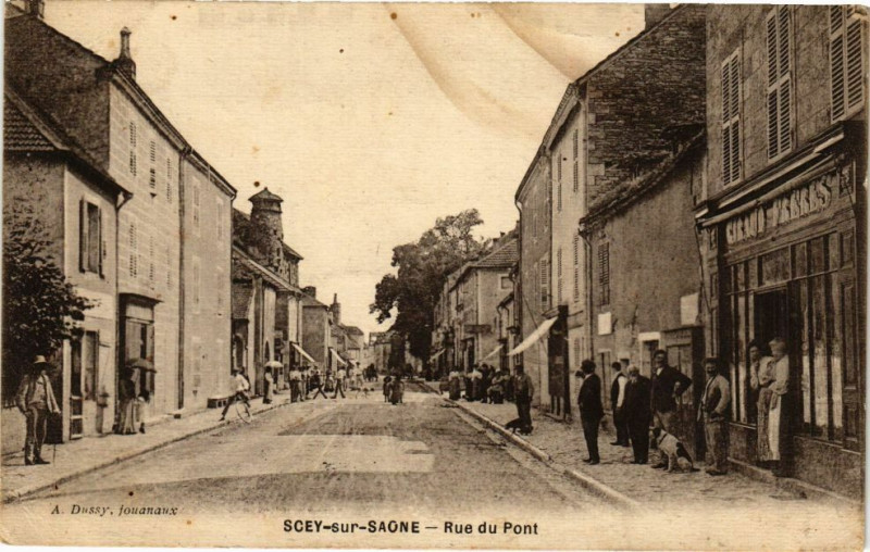 Carte postale ancienne Scey-Sur-Saone - Rue du Pont