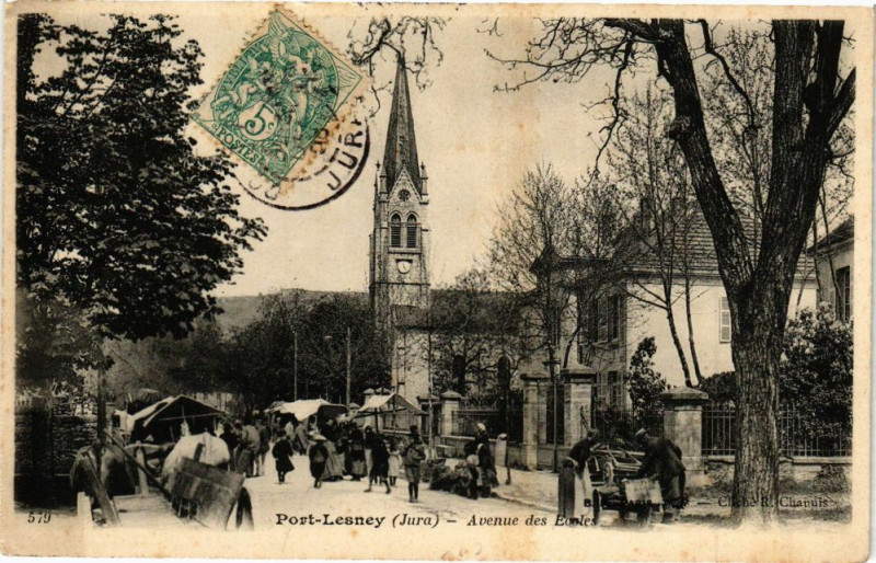 Carte postale ancienne Port-Lesney - Avenue des Ecoles à Port-Lesney
