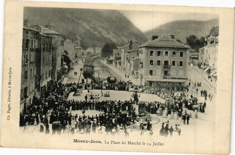 Carte postale ancienne Morez - La Place du Marché le 14 Juillet