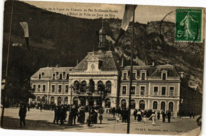 Carte postale ancienne Morez - l'Hotel de Ville un Jour de Fete à Our