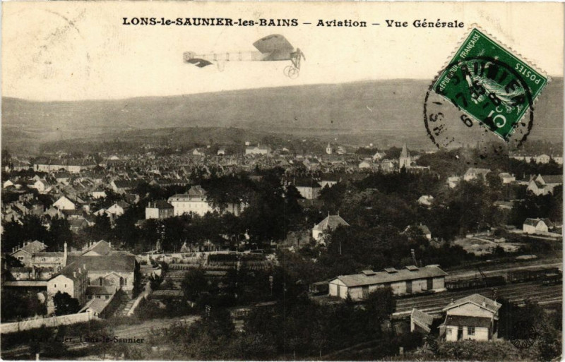 Carte postale ancienne Lons-le-Saunier - Aviation Vue générale à Lons-le-Saunier