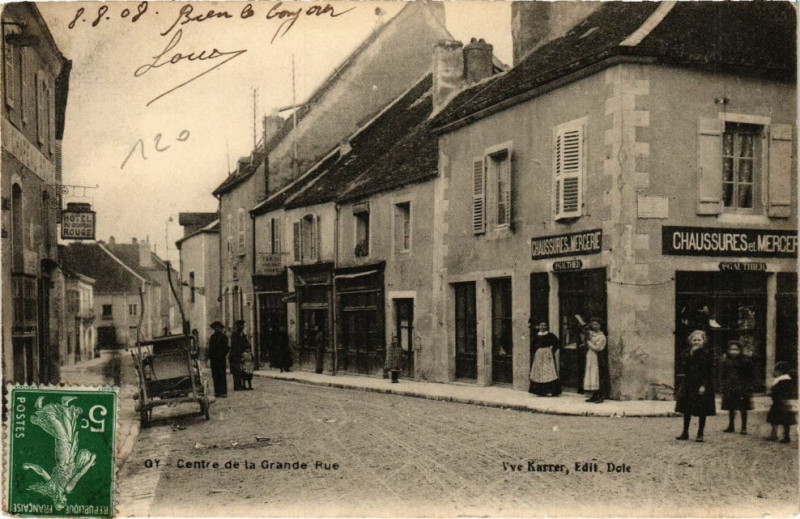 Carte postale ancienne Gy - Centre de la Grande Rue