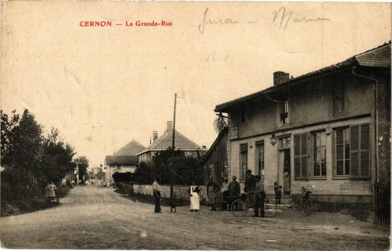 Carte postale ancienne Cernon - Grande Rue à Cernon