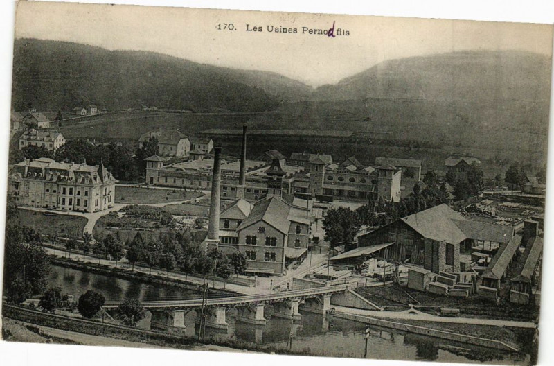 Carte postale ancienne Les Usines Pernod Fils