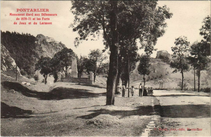 Carte postale ancienne Pontalier Monument eleve aux Defenseurs France