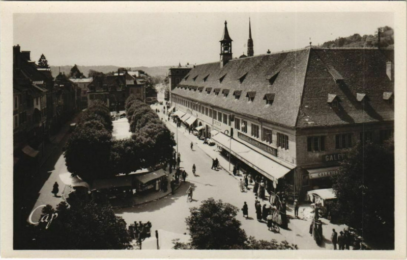 Carte postale ancienne Montbeliard Place des Halles France à Montbéliard