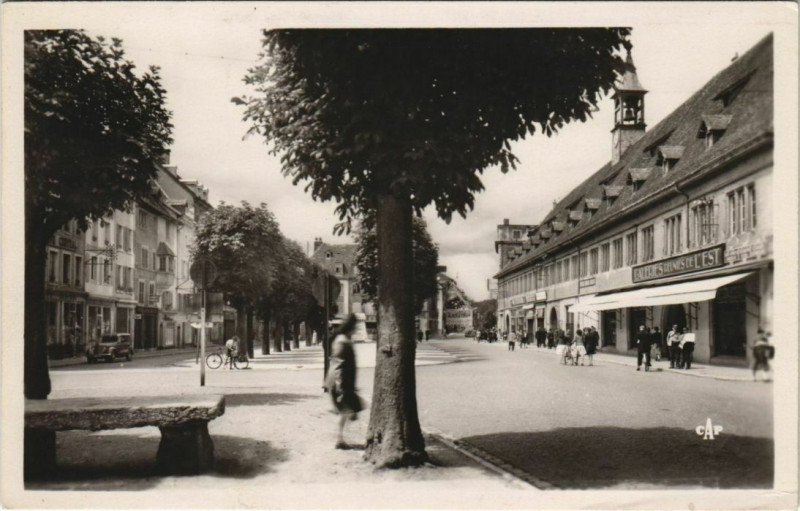 Carte postale ancienne Montbeliard Place Denfert Rochereau France à Montbéliard