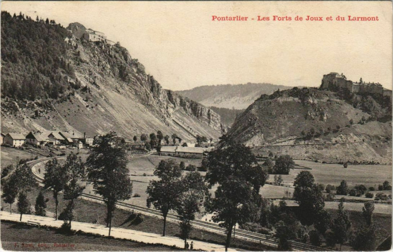 Carte postale ancienne Pontalier Les Forts de Joux et du Larmont France