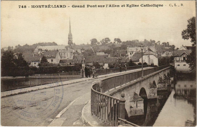 Carte postale ancienne Montbeliard Grand Pont sur l'Allan et Eglise Catholique France à Montbéliard