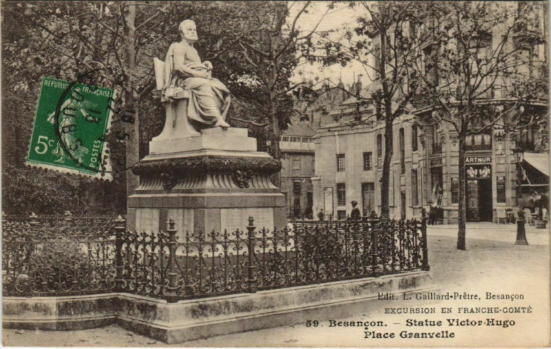 Carte postale ancienne Besancon Statue Victor Hugo ,Place Granvelle France à Besançon