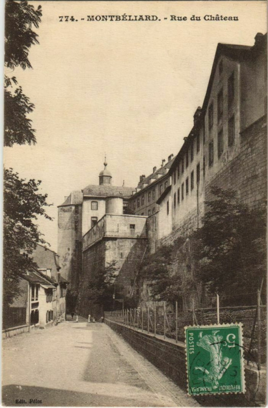 Carte postale ancienne Montbeliard Rue du Chateau France à Montbéliard