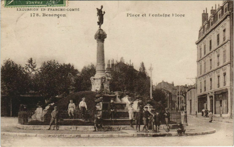 Carte postale ancienne Besancon Place et Fontaine Flore France à Besançon