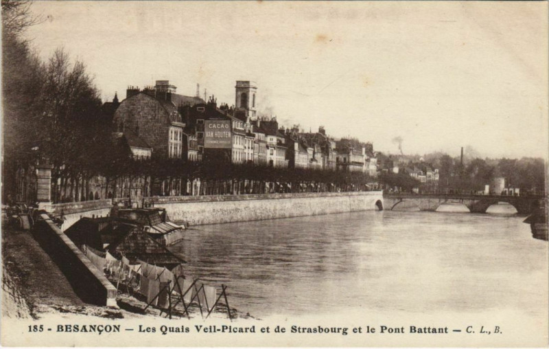 Carte postale ancienne Besancon Les Quais Veil Picard et de Strasbourg France à Besançon