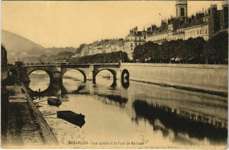 Carte postale ancienne Besancon Les Quais et le Pont Battant France à Besançon