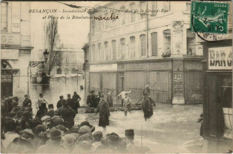 Carte postale ancienne Besancon Bas de la Grand Rue et Place de la Revolution France à Besançon