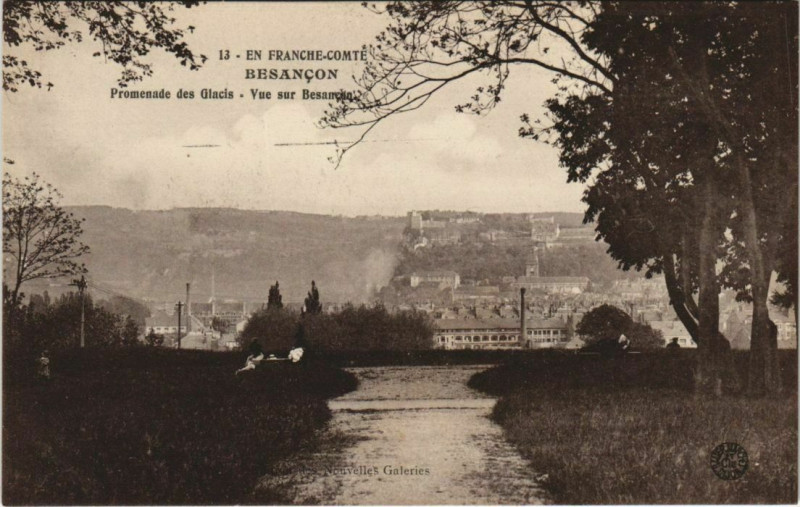 Carte postale ancienne Besancon Promenade des Glacis France à Besançon