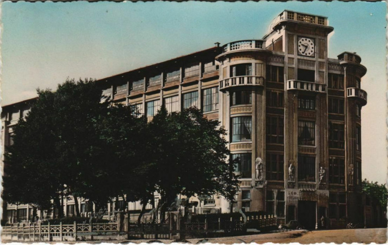 Carte postale ancienne Besancon Ecole Nationale d'Horlogerie France à Besançon