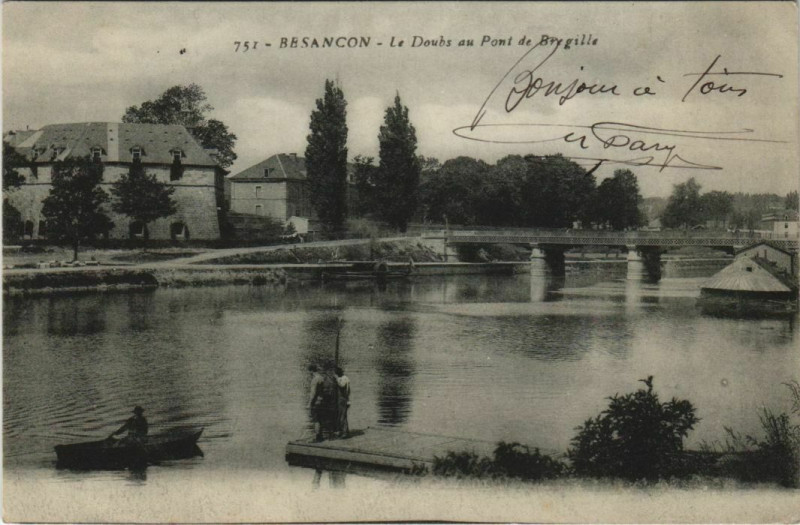 Carte postale ancienne Besancon Le Doubs au Pont de Bregille France à Besançon