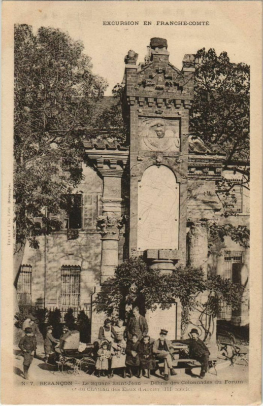 Carte postale ancienne Besancon Square Saint-Jean ,Debris des Colonnades du Forum France à Besançon