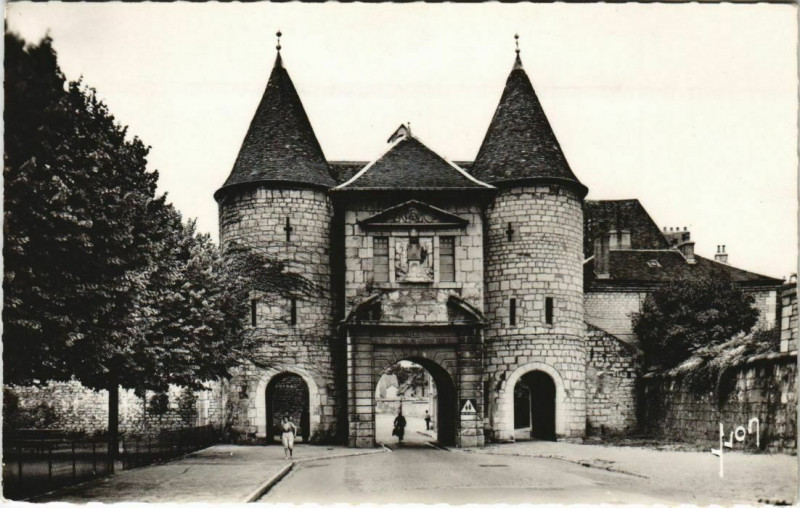 Carte postale ancienne Besancon Porte Rivotte France à Besançon