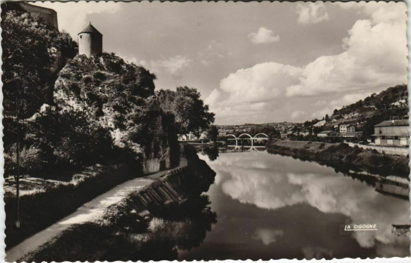 Carte postale ancienne Besancon Porte Taillee et le Doubs France à Besançon