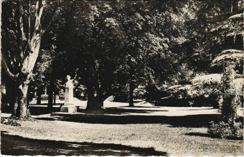 Carte postale ancienne Besancon Promenade Micaud France à Besançon