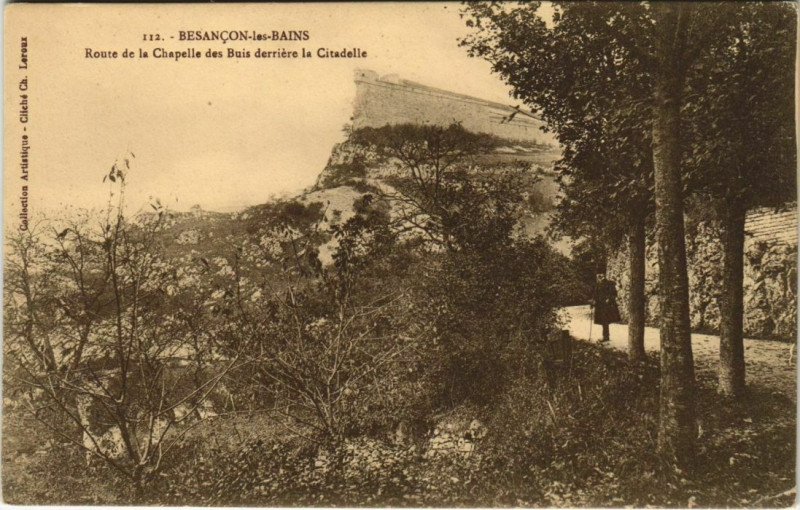 Carte postale ancienne Besancon Route de la Chapelle des Buis France à Besançon