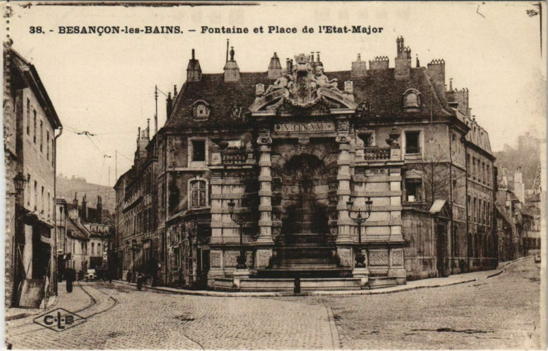Carte postale ancienne Besancon Fontaine et Place de l'Etat Major France à Besançon