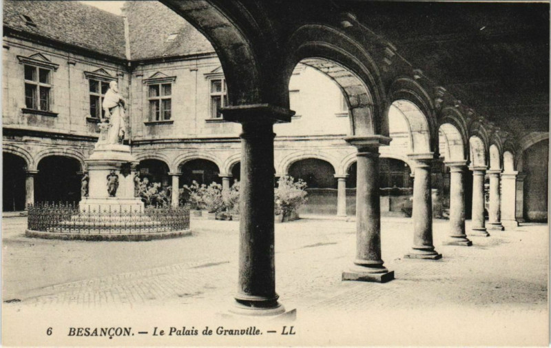 Carte postale ancienne Besancon Palais Granvelle France à Besançon