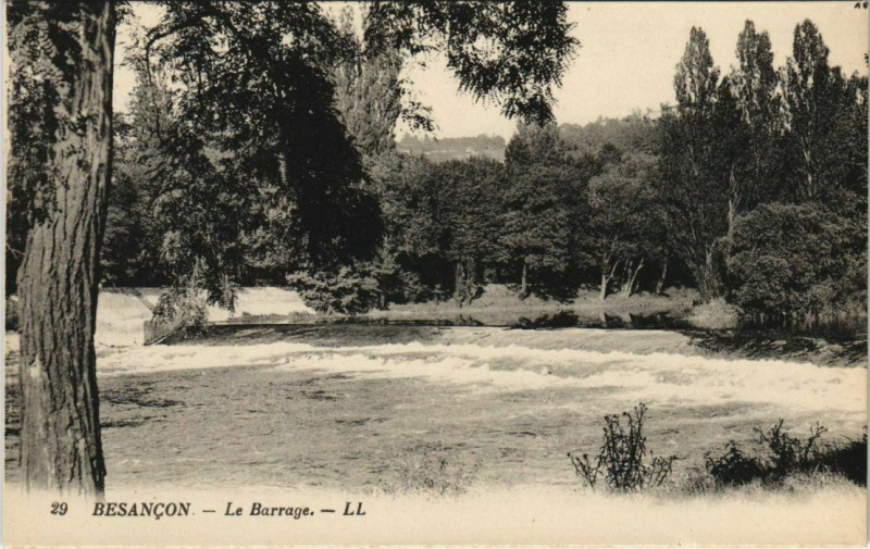Carte postale ancienne Besancon Le Barrage France à Besançon