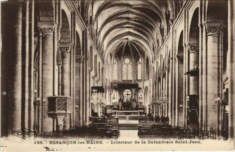 Carte postale ancienne Besancon Interieur de la Cathedrale Saint-Jean France à Besançon
