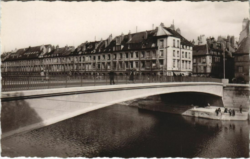Carte postale ancienne Besancon Pont Battant ,Quai Vauban France à Besançon