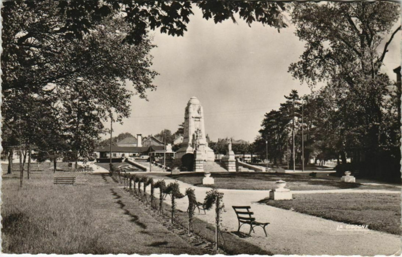 Carte postale ancienne Besancon Monument aux Morts France à Besançon
