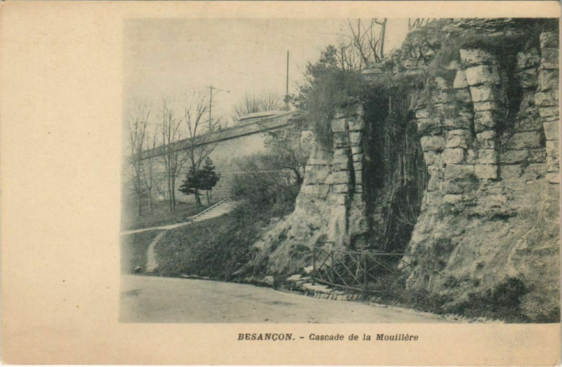 Carte postale ancienne Besancon Cascade de la Mouillere France à Besançon