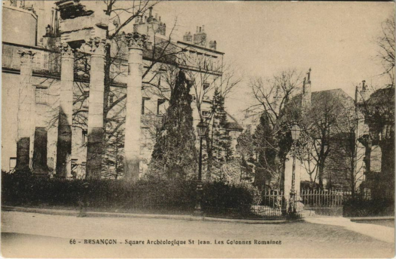 Carte postale ancienne Besancon Square Archeologique Saint-Jean ,Colonnes Romaines France à Besançon