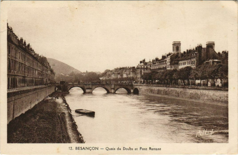 Carte postale ancienne Besancon Quais du Doubs et Pont Battant France à Besançon